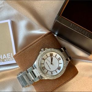 Michael Kors
Silver Color Stainless Steel Camille Three-Hand Glitz Watch